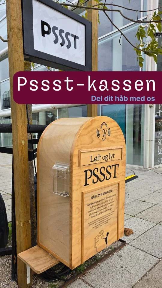 Har du fundet PSSST-kassen? 📫

Her gemmer sig fortællinger om håb og håbløshed.
Skriv dine egne tanker på et kort og put det i kassen - måske bliver det en del af fortællingen, som du kan høre næste gang du går forbi Misikhuset.

Pssst-kassen er skabt af @teaterfluks, DimsOs og Teaterhuset Filuren.
Den er opstillet i forbindelse med forestillingen HÅBETS KOLONI ☀️